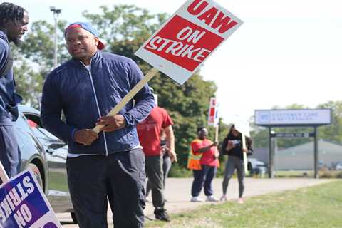 As of noon, 25,000 UAW members will be striking against the Detroit Three automakers ⋆