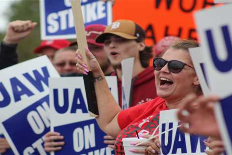 GM Lansing Delta Twp. facility workers talk strike ⋆