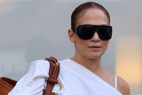 Jennifer Lopez Keeps Comfy in Sweats for Studio Visit in L.A. | Jennifer Lopez | Just Jared:..