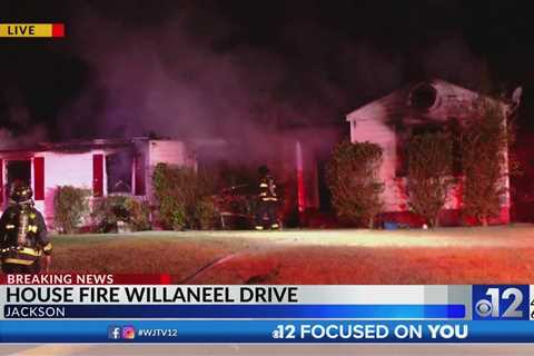 Jackson fire crews battle fire on Willaneel Drive