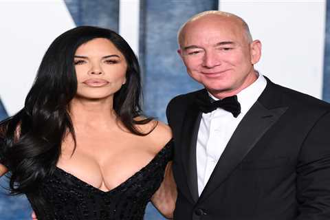 Jeff Bezos' fiancee shared the couple's morning routine and it includes her drinking from a cringe..