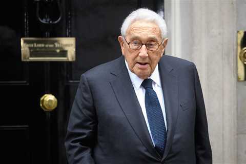 Ukraine removes Kissinger from ‘kill list’ — RT World News