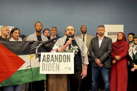 Muslims in swing states vow to ‘abandon Biden’ — RT World News