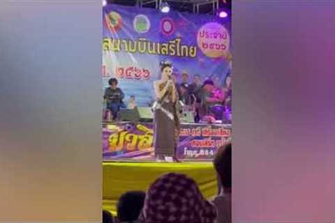 Beauty pageant contestant shows talent of mimicking dog barking