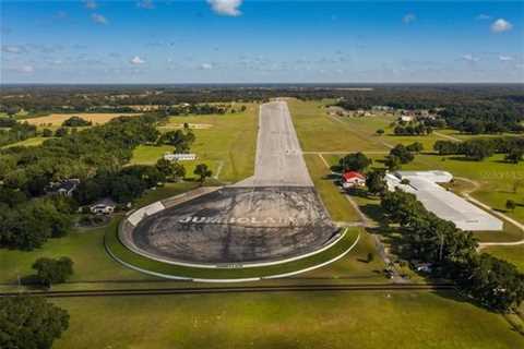 Expanding this Florida airstrip development is plane crazy