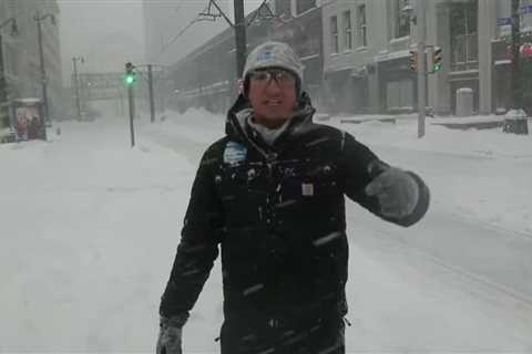 Weather Channel Meteorologist Jordan Steele reports on the Lake-Effect Snow in Buffalo