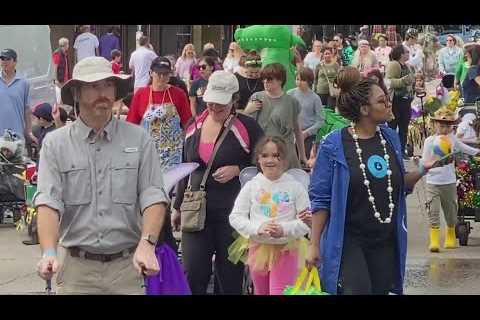 Lakeview Scout Parade rolls with big crowd