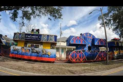 Endymion floats stuck on Orleans Avenue