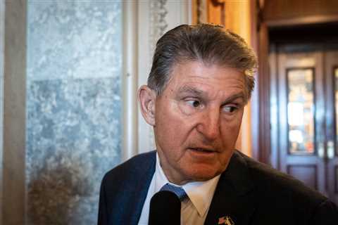 With no pathway for a presidential run, Joe Manchin tries to ‘unite the middle’ in Detroit speech ⋆