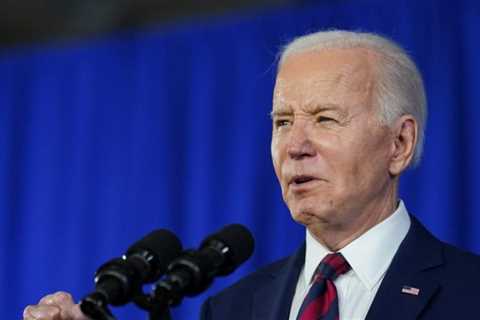 Biden roasts Trump at press lunch in Washington