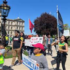 Advocates march in Lansing in support of driver’s licenses for undocumented immigrants •