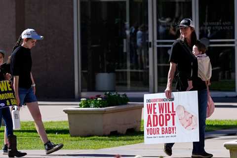 Arizona Democrats Get Enough Votes to Repeal 19th Century Abortion Ban