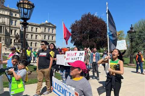 Advocates march in Lansing in support of driver’s licenses for undocumented immigrants •