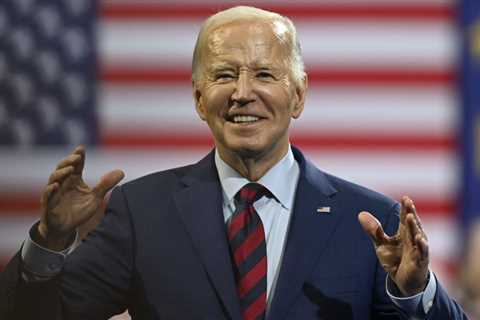 Biden Administration: 100,000Migrants to Enroll in Obamacare