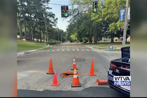 Oxford police warn drivers to watch for sinkhole