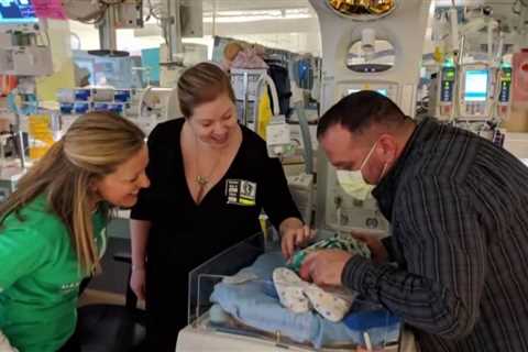 Hand to Hold provides free mental health support to NICU families at Texas Children’s Hospital