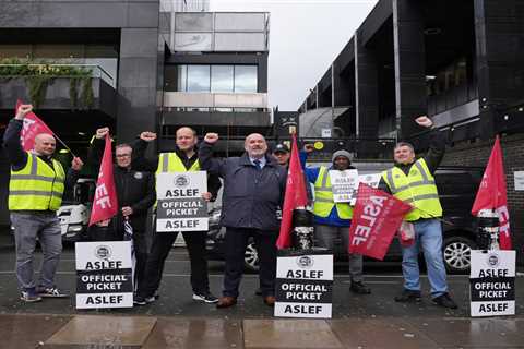 Labour in Power Could Cost Britain 500,000 More Working Hours per Strike Day