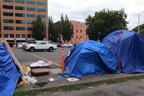 Oregon Considers Bill That Would Give Homeless People $1,000 a Month – No Strings Attached