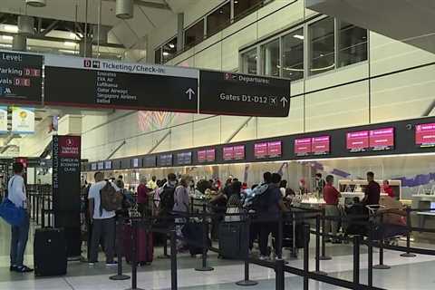 New rules about airline cancellation, baggage delays Houston residents should know about