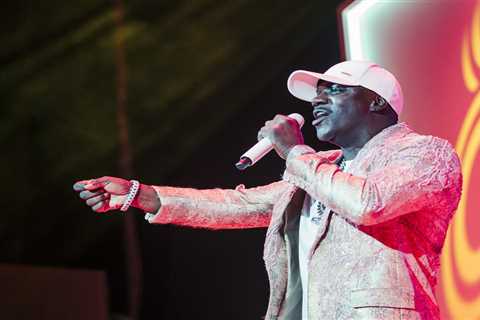 Akon Goes Viral For Singing ‘Locked Up’ During A Man’s Arrest