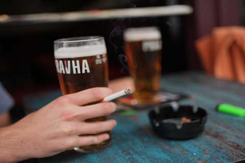 Pub garden smoking ban not supported by majority of Brits, poll reveals