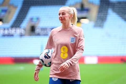 Kelly pulls out of England duty due to foot injury