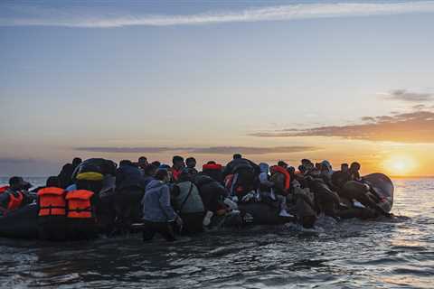 Analysis: Record Surge in Migrant Channel Crossings Despite Political Promises