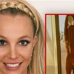 Nude Pose by Britney Spears During Vacation