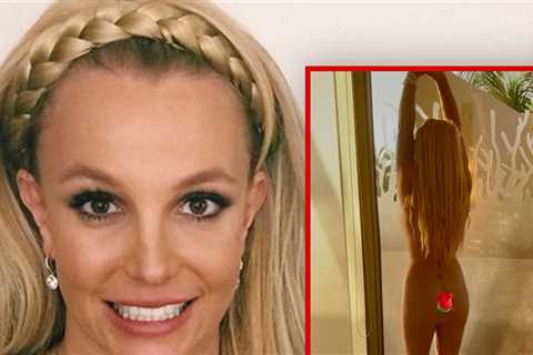 Nude Pose by Britney Spears During Vacation