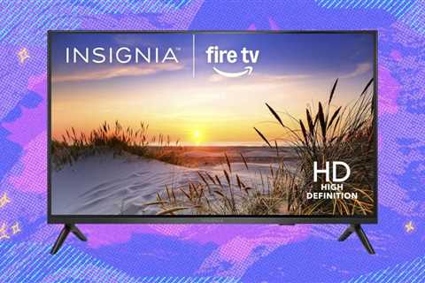 Dorm-sized Insignia Smart TV Available for $69.99 – Aug 2025