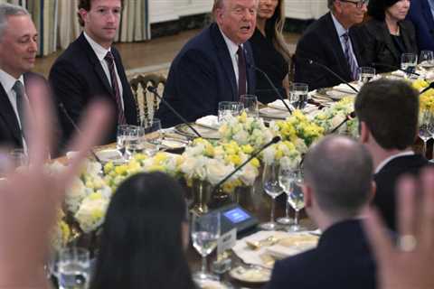 H-1B Workers Urged by Big Tech to Stay Amid Trump’s Policy