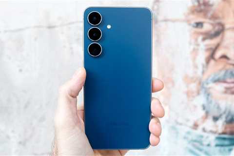 Samsung Galaxy S25 FE Review: A Flaw of Iteration