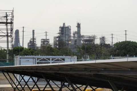 Explainer: Out of Paris, but will the US formally quit the UN climate regime?